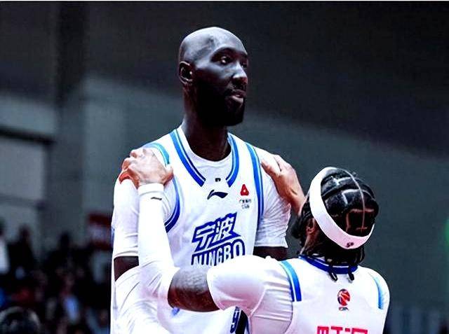 犹他爵士转会期再遭质疑广东宏远内部沟通备战CBA常规赛，风云突变多特蒙德清晨官宣签约看傻球迷的简单介绍